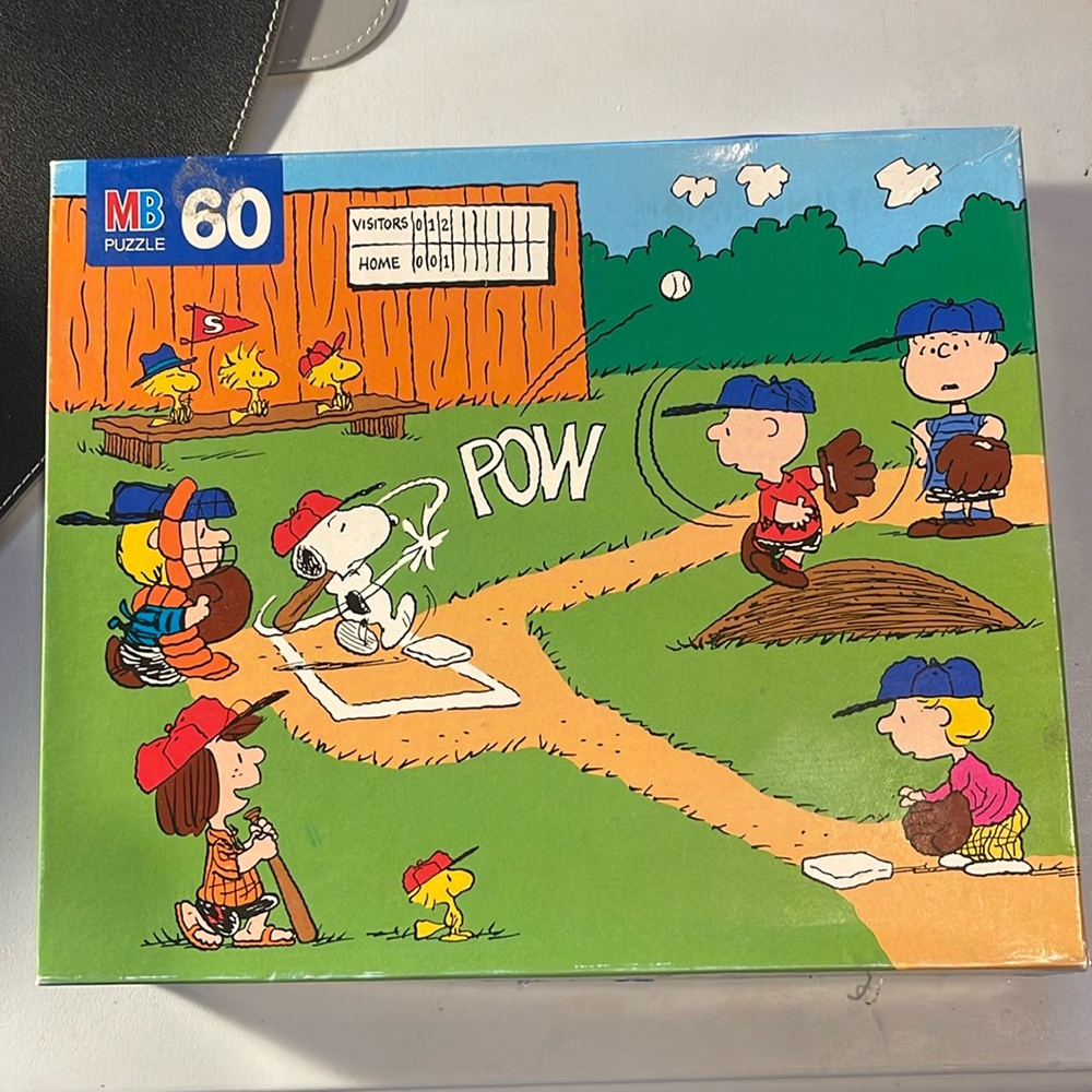 Milton, Bradley Peanuts, Charlie Brown 60 piece puzzle